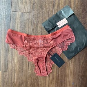 Understatement Lace cheeky ruby rebel in faded red